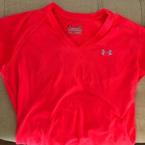 Coral under armour semi fitted athletic top